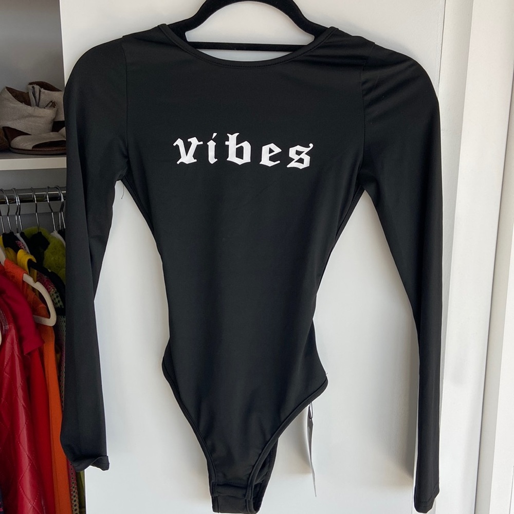 Black Long Sleeve Cross Cross Back Bodysuit - Y2K